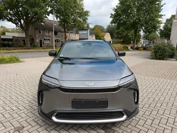 Car image 3