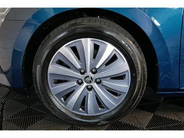 Car image 32