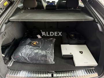 Car image 49