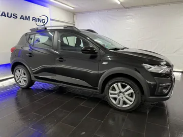 Car image 3