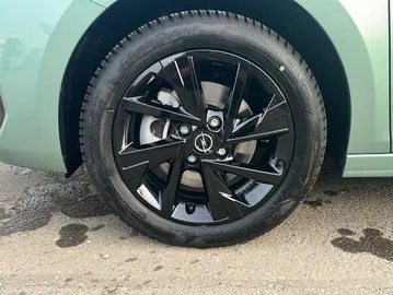 Car image 20