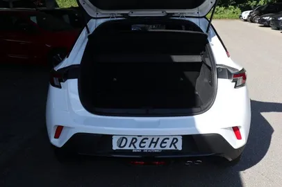 Car image 26