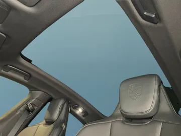 Car image 29