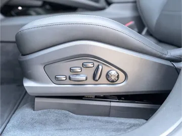 Car image 47