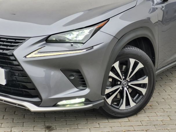 Lexus NX 300 h AWD 145 kW image number 9