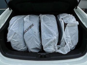 Car image 23