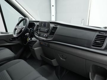 Car image 32