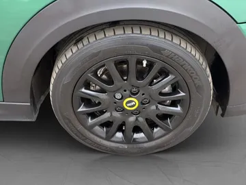 Car image 29