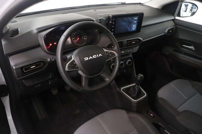 Car image 16