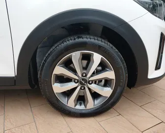 Car image 24