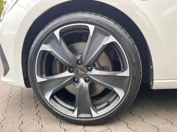Car image 36