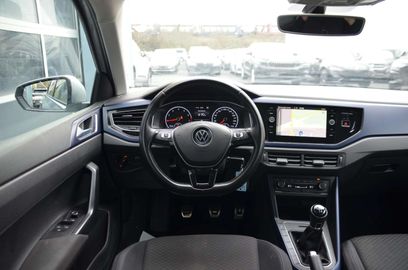 Car image 11