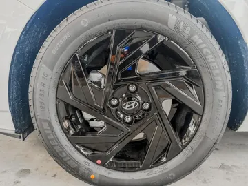 Car image 29