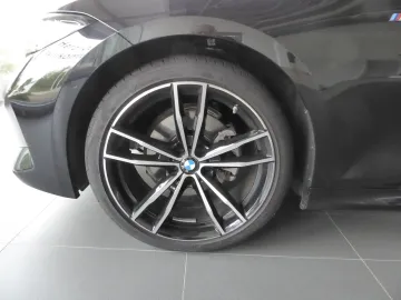 Car image 32