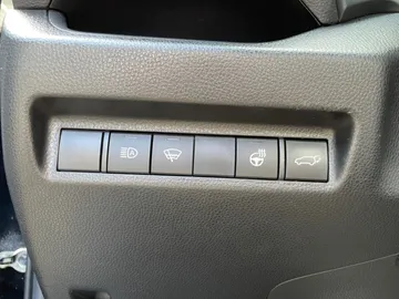 Car image 29