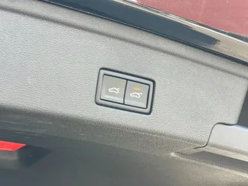 Car image 32