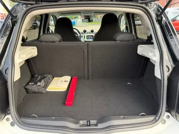 Car image 24