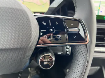 Car image 35