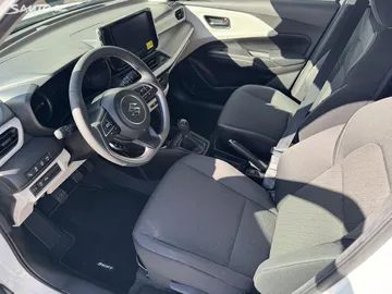 Car image 4