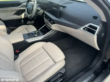 Car image 40