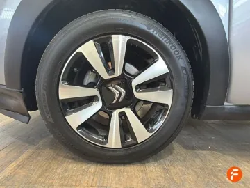 Car image 29