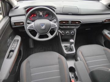 Car image 11