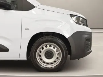 Car image 33