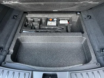 Car image 28