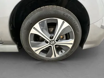 Car image 35