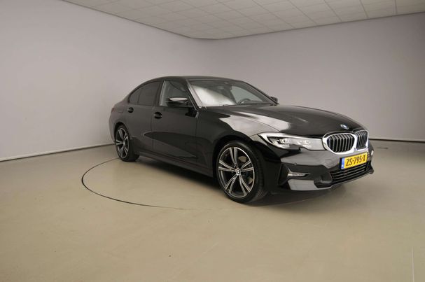 BMW 320i 135 kW image number 7