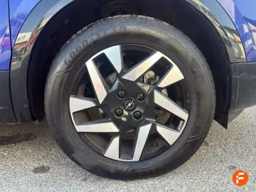 Car image 26