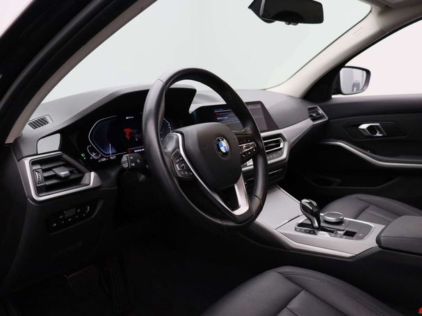 BMW 330e M 215 kW image number 31