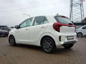 Car image 30