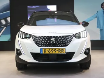 Car image 2