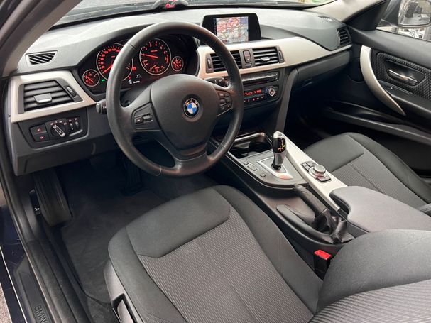 BMW 320i 135 kW image number 12