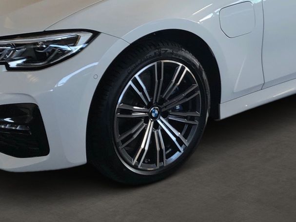 BMW 330 e M Sport 215 kW image number 6