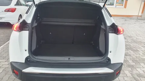 Car image 25