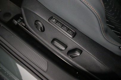 Car image 38