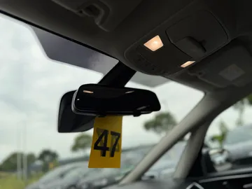 Car image 27