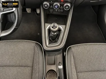 Car image 28