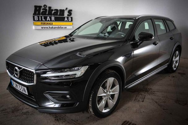 Volvo V60 Cross Country B4 AWD Momentum 146 kW image number 1