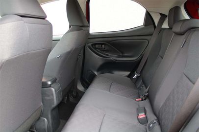 Car image 12