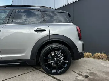 Car image 36