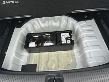Car image 30