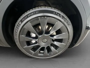 Car image 34