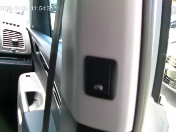 Car image 32
