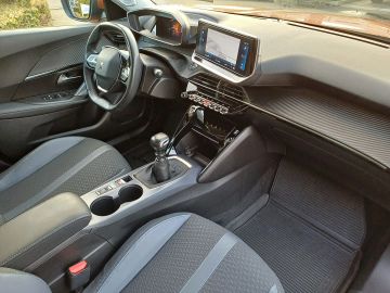 Car image 12