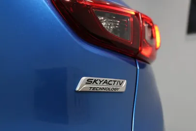 Car image 25