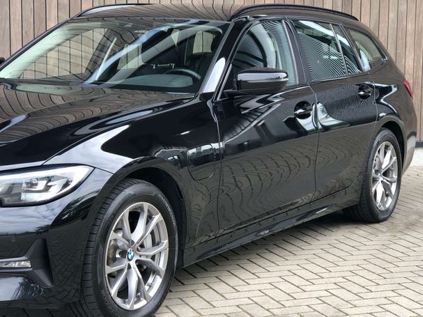 BMW 330e Touring xDrive 215 kW image number 1