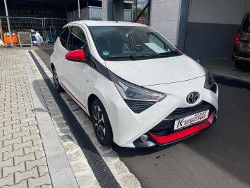 Car image 2